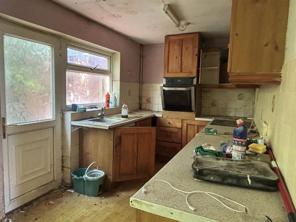 Property photo 3 of 15 Kitchen/Dining Room