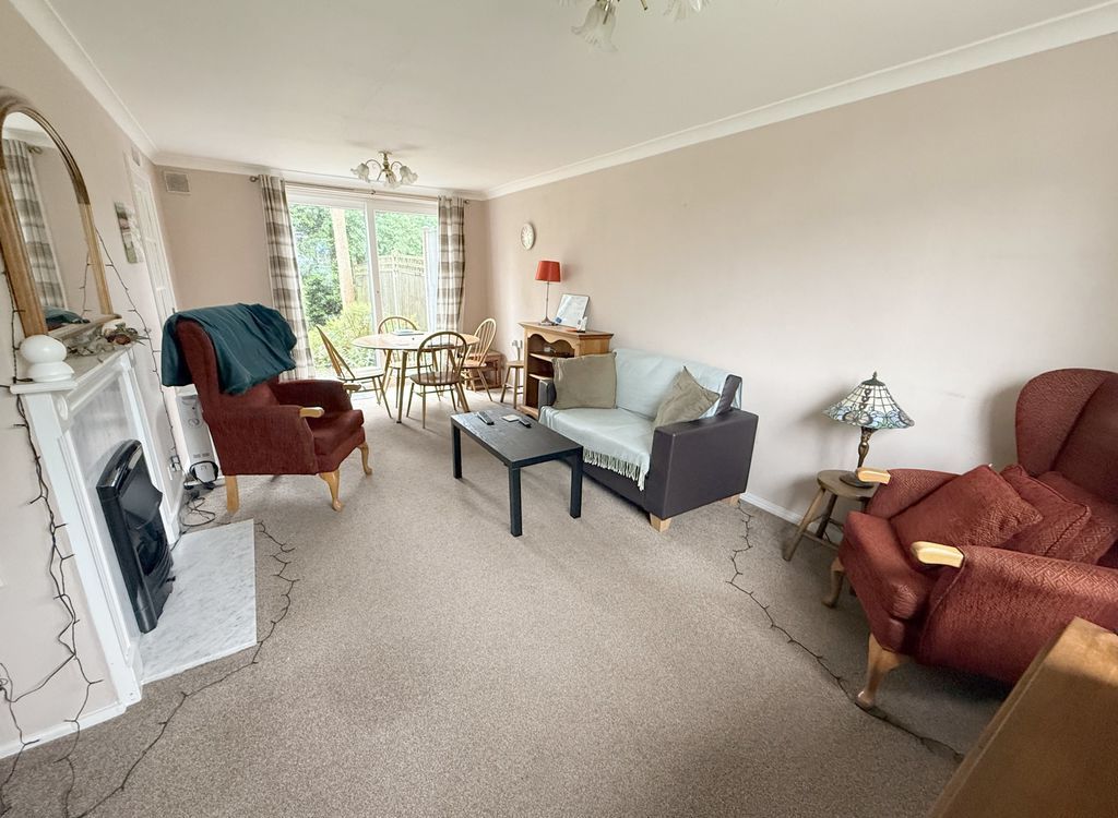 Property photo 2 of 13 Lounge
