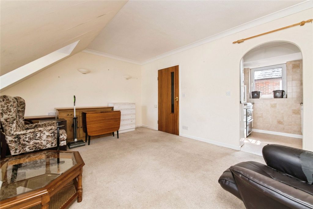 Property photo 3 of 10 Lounge