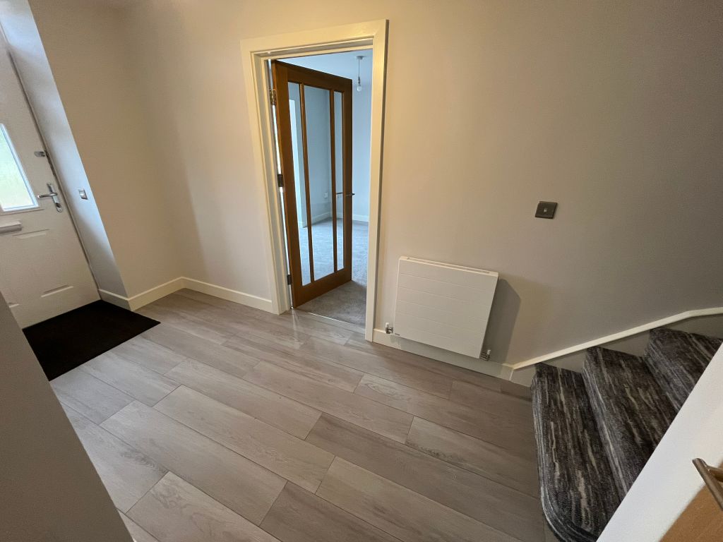 Property photo 3 of 32 Entrance Hall
