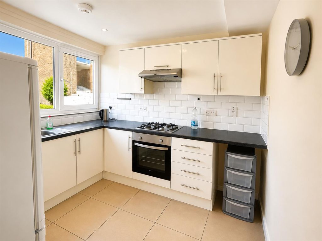 Property photo 1 of 7 Kitchen Nectarine 1.Png
