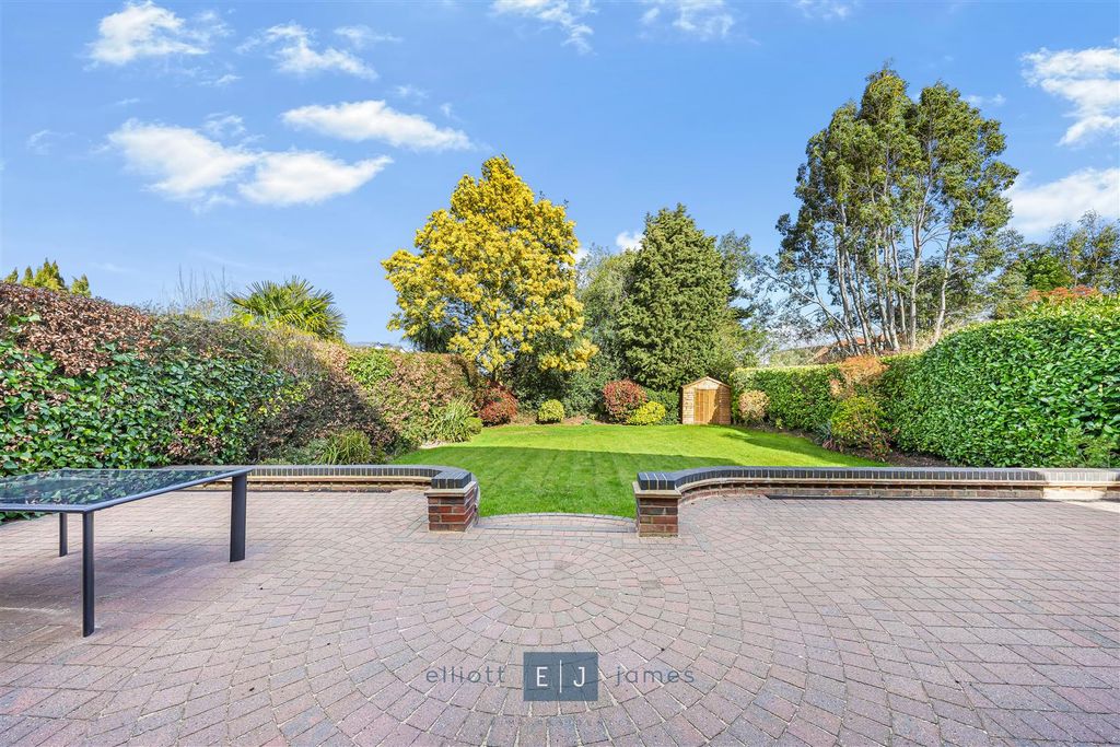Property photo 2 of 35