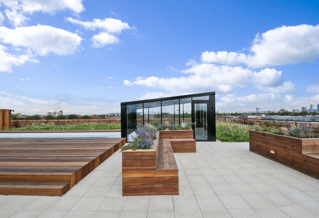 Property photo 2 of 6 Rooftop-3-Warehaus.Jpg