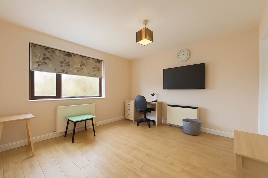 Property photo 3 of 4