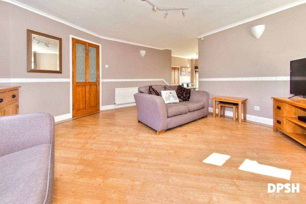 Property photo 3 of 32