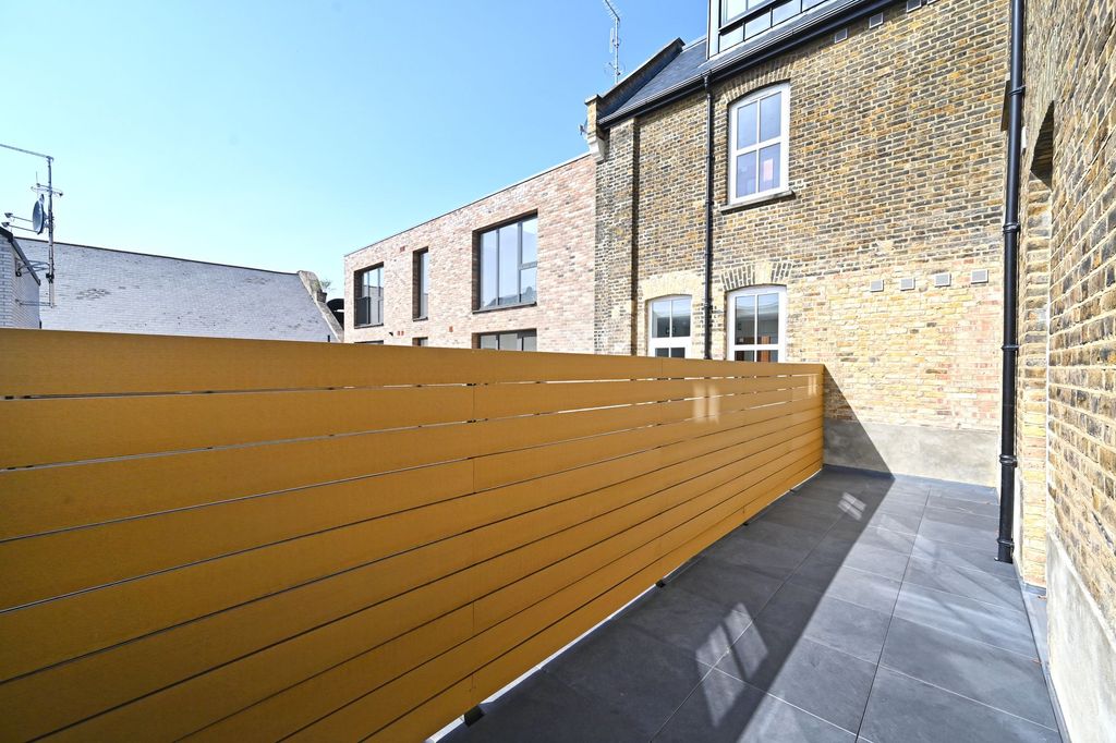 Property photo 3 of 6