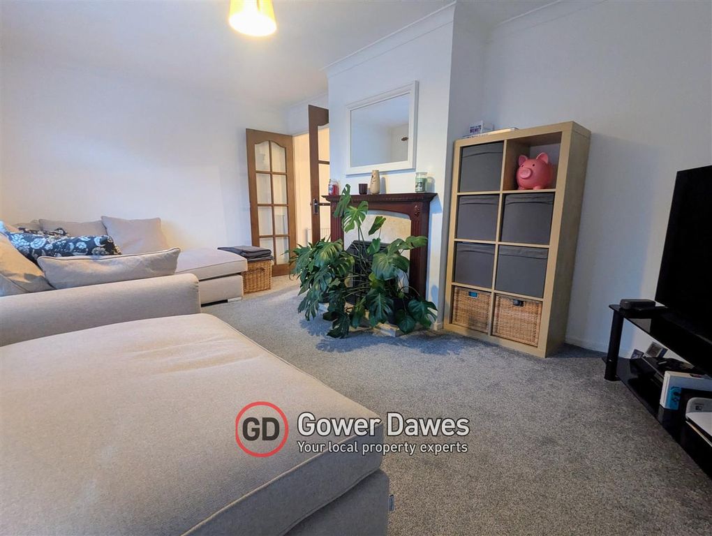 Property photo 2 of 15 Lounge