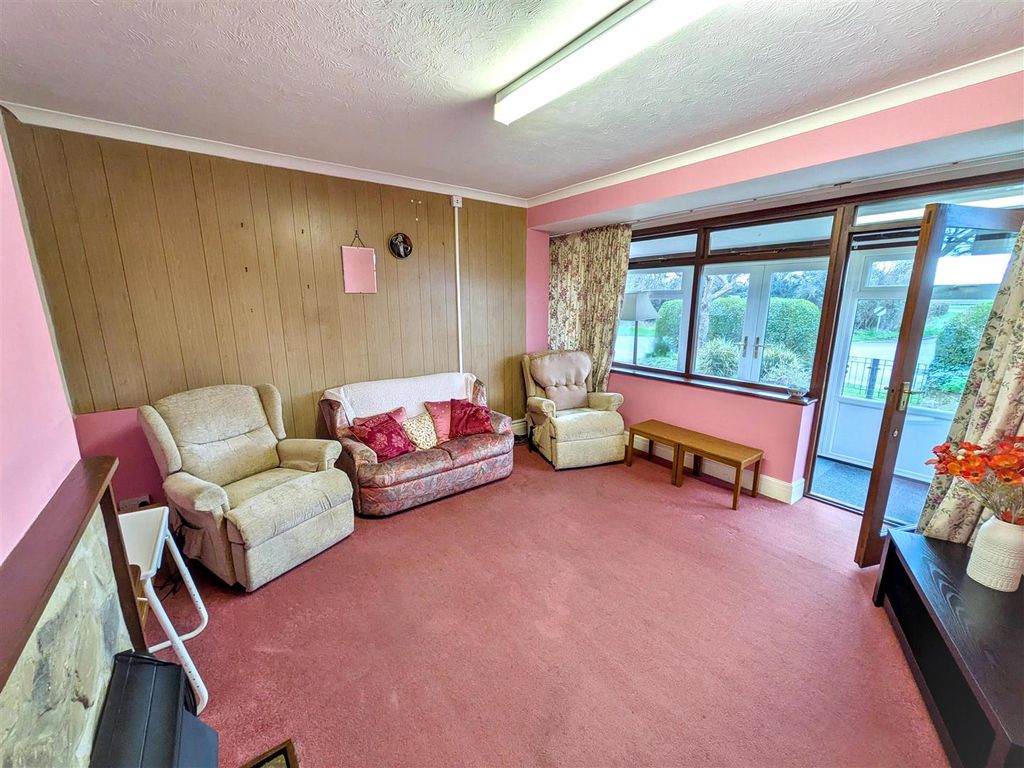 Property photo 3 of 19 Living Room