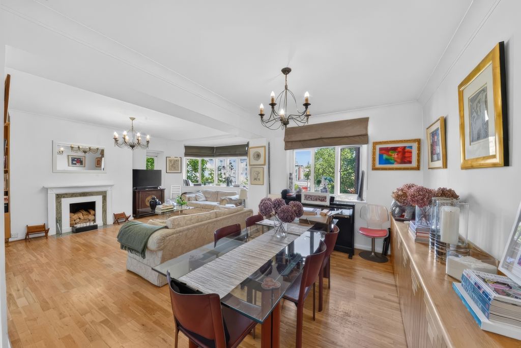Property photo 1 of 6 Melton Court