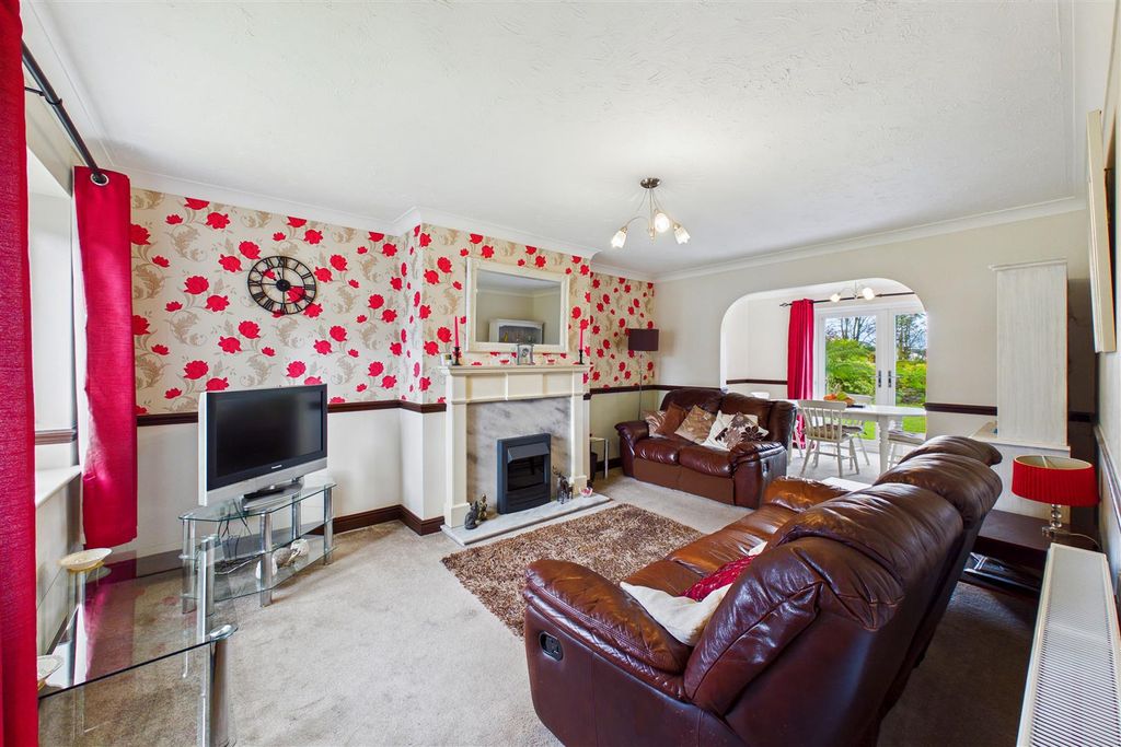 Property photo 3 of 17 Lounge And Dining