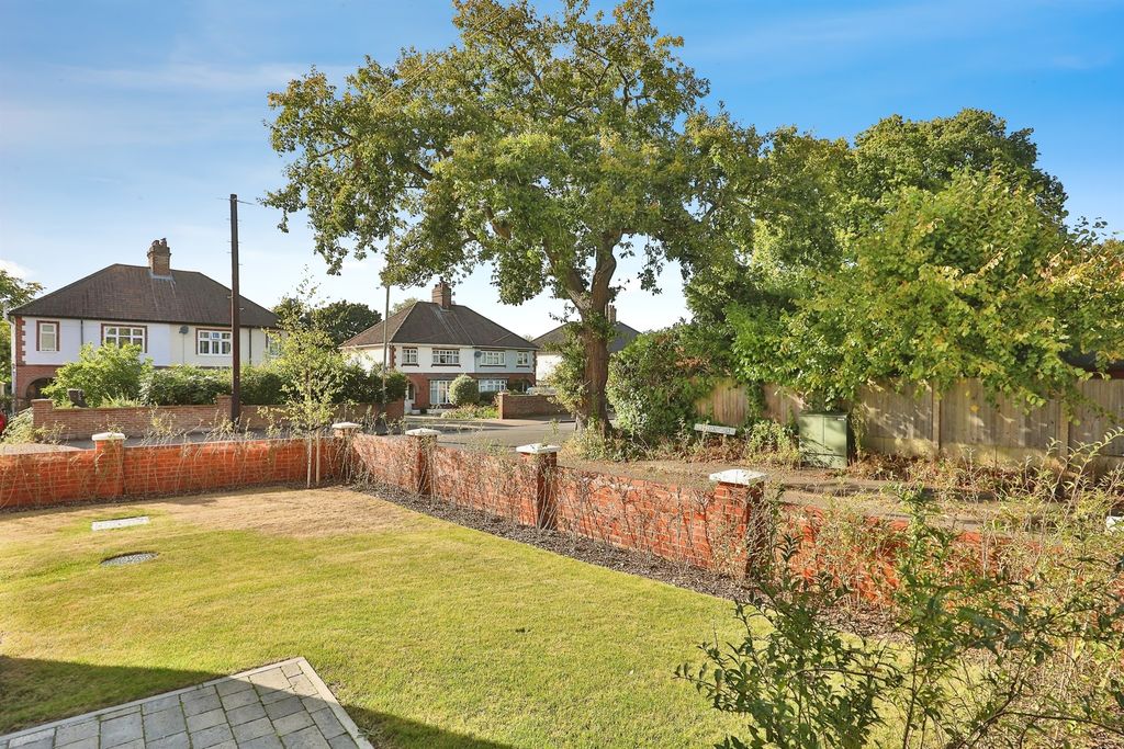 Property photo 2 of 17