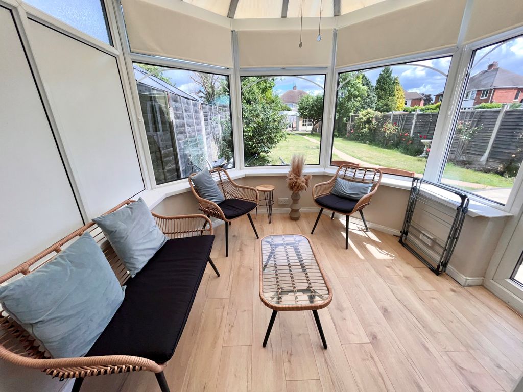 Property photo 3 of 10 Conservatory