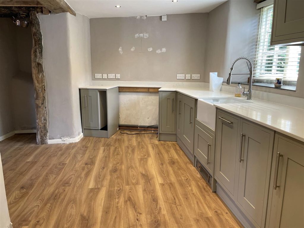 Property photo 2 of 11 Kitchen / Dining Room