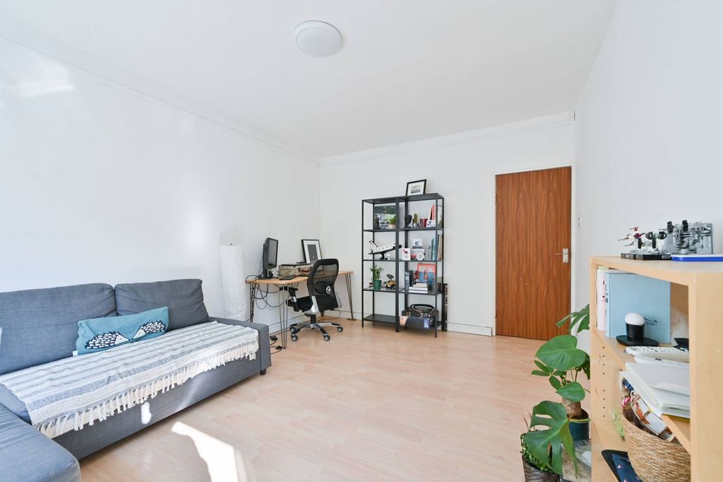 Property photo 3 of 12