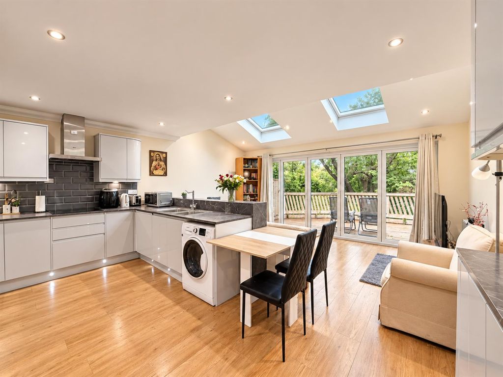 Property photo 2 of 13 2
