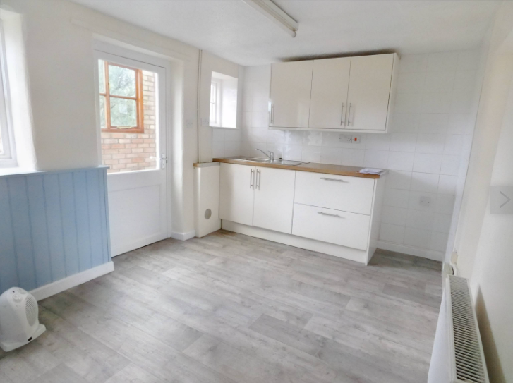 Property photo 3 of 9 Kitchen