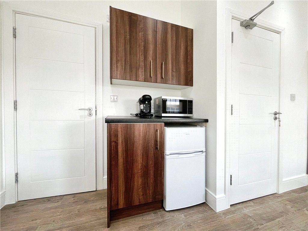 Property photo 3 of 5 Kitchenette