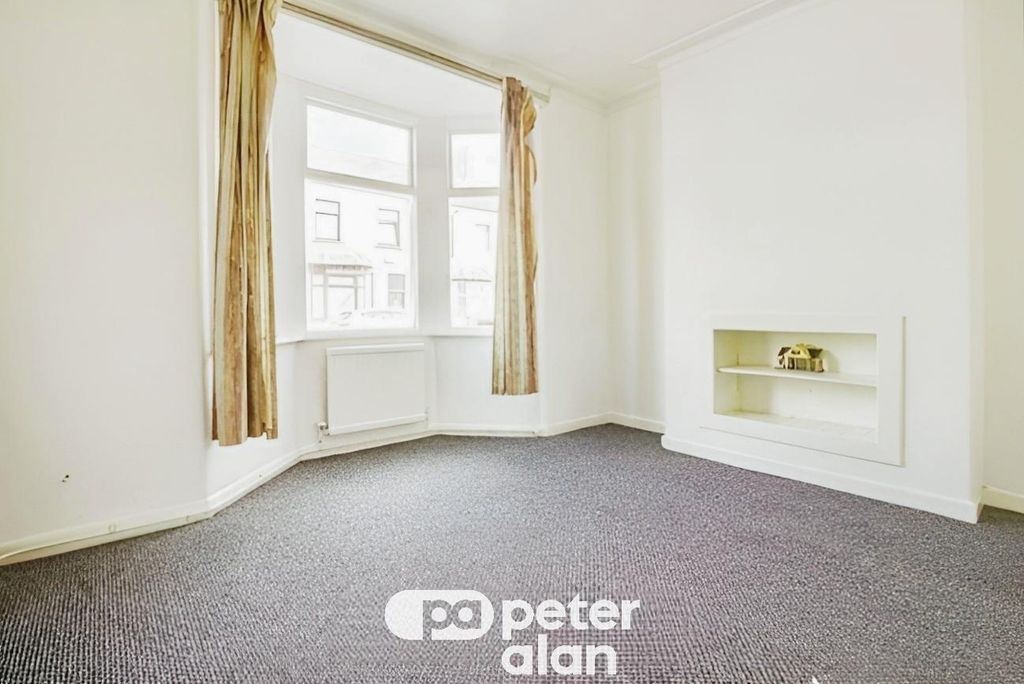 Property photo 2 of 11 Image