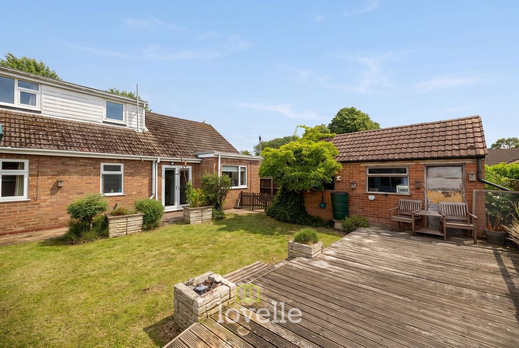 Property photo 2 of 27