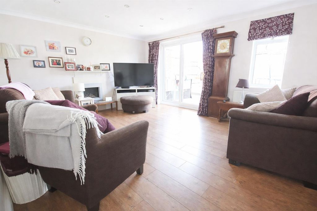 Property photo 3 of 19 12 Anglesey Mead Sr.Png