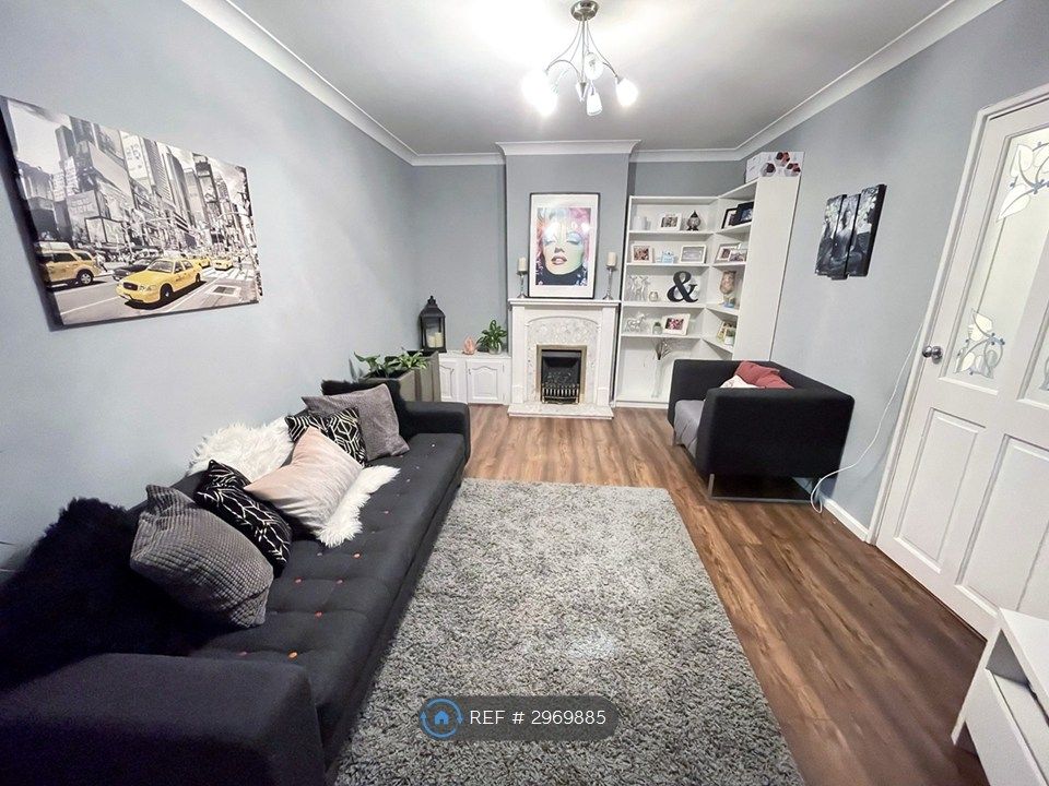 Property photo 1 of 15 Living Room (1 Of 2)
