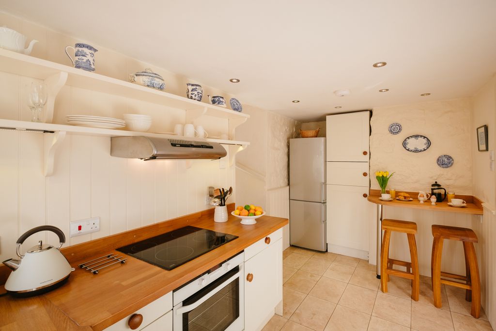 Additional image 4 of 1 bed flat for saleNew Street, Penzance TR18