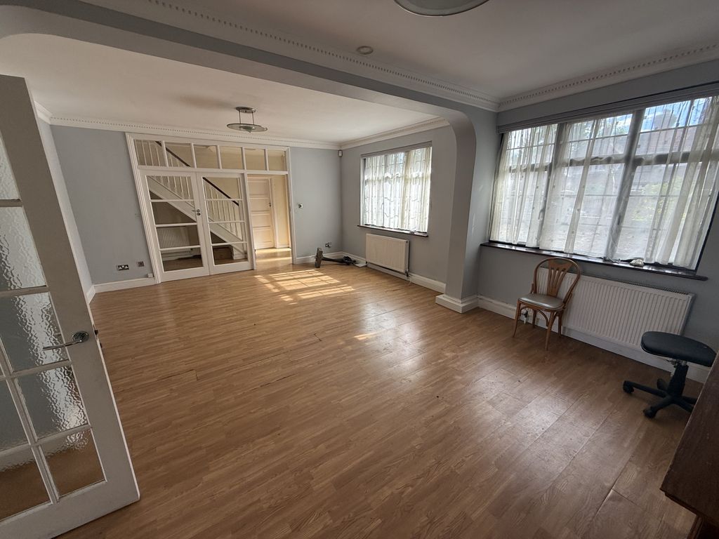Property photo 2 of 8 Gallery