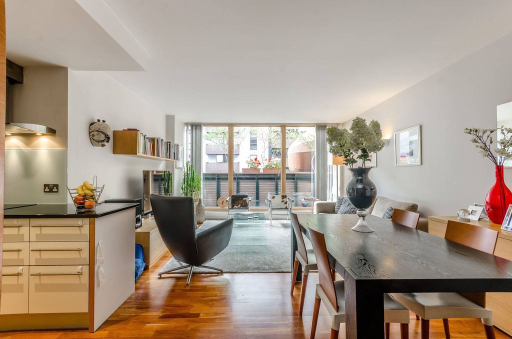 Property photo 3 of 21