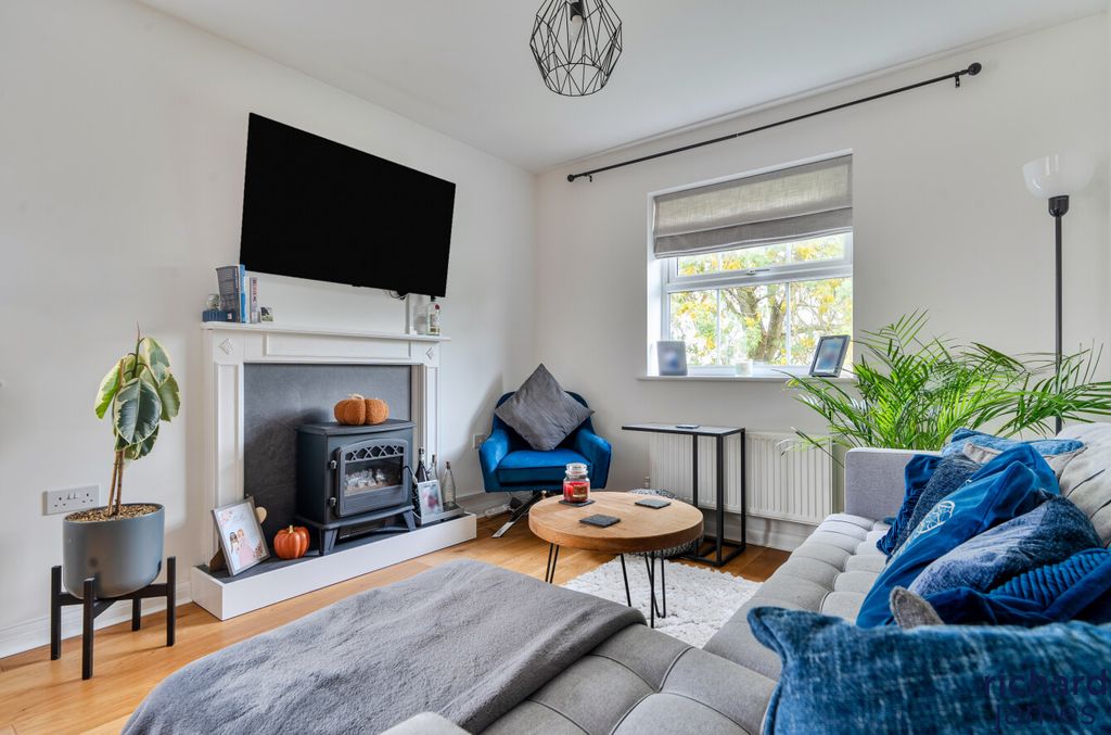 Property photo 2 of 10 Aede8F8A2c8d4d8095c2c9c7E7ce89Fa