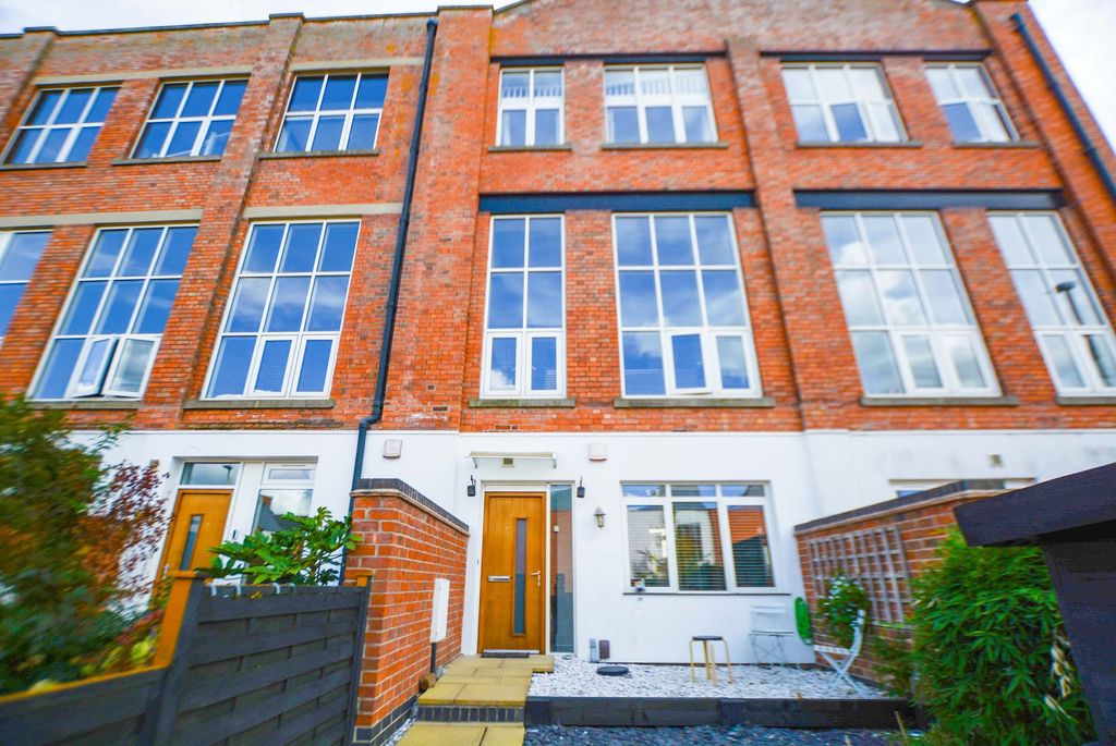 Property photo 1 of 24