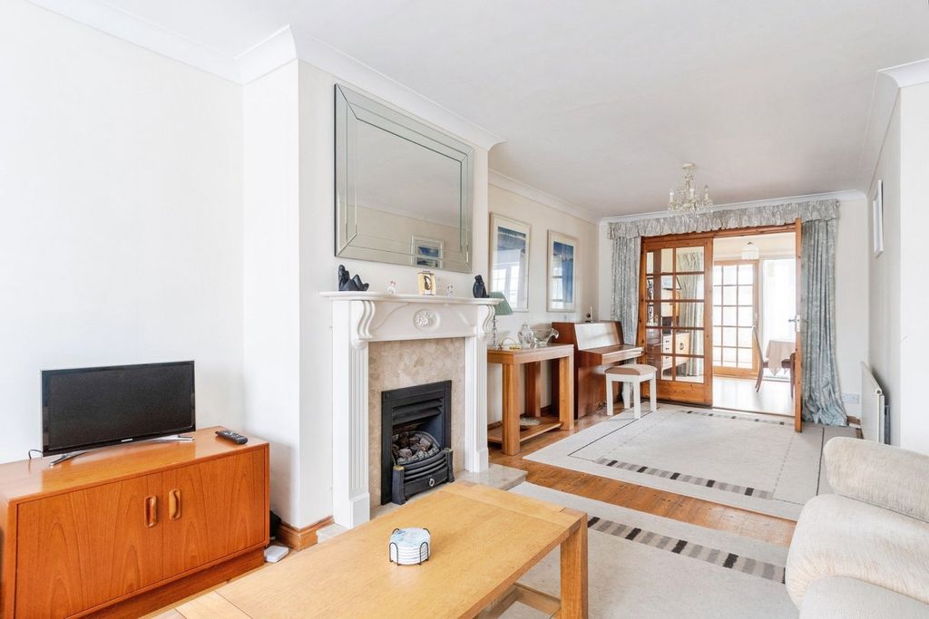 Property photo 2 of 20