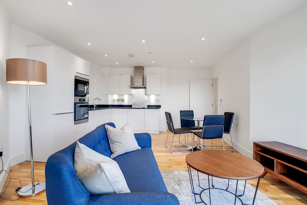 Property photo 3 of 10 Reception/Kitchen