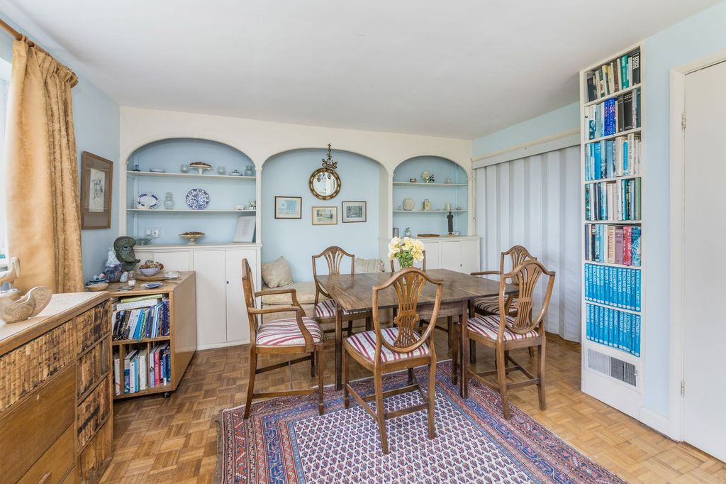 Property photo 3 of 35