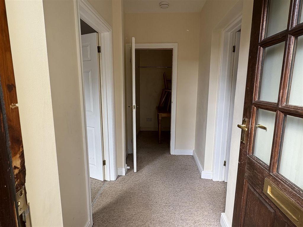Property photo 3 of 10 Hallway