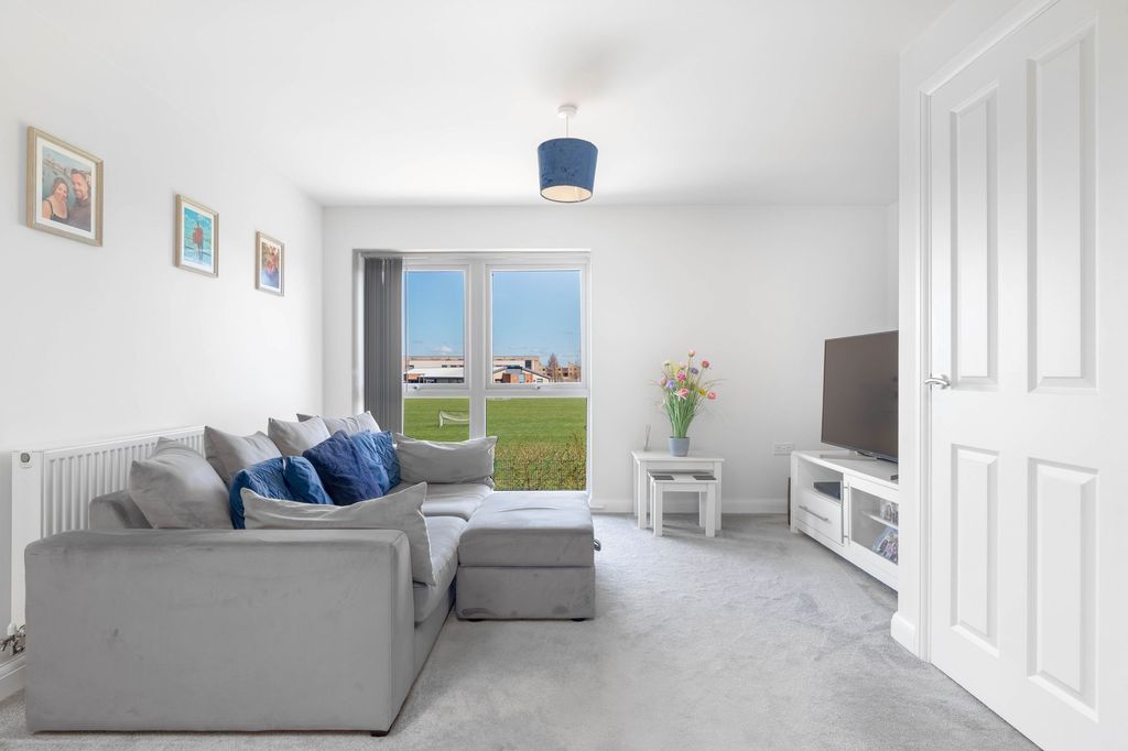 Property photo 3 of 11