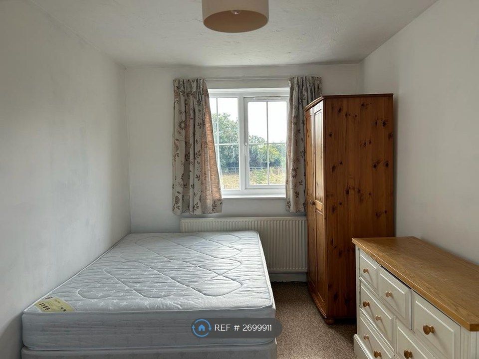 Property photo 3 of 8 Upstairs Bedroom