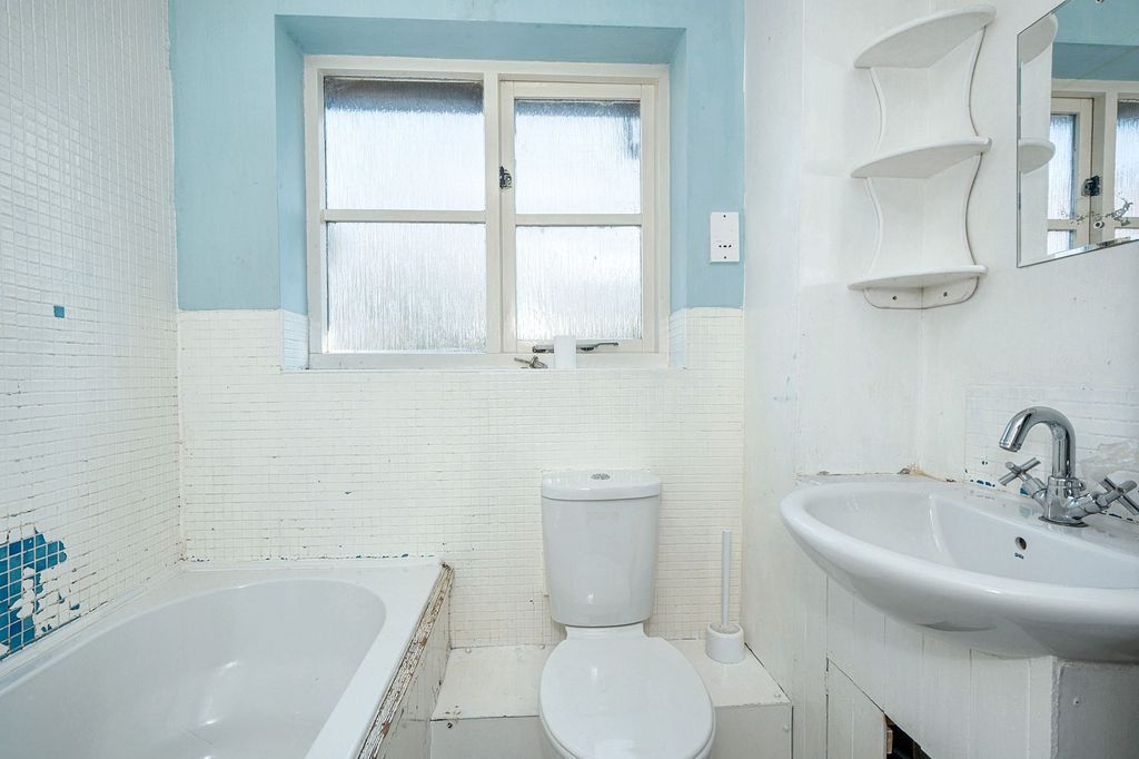 Property photo 3 of 21