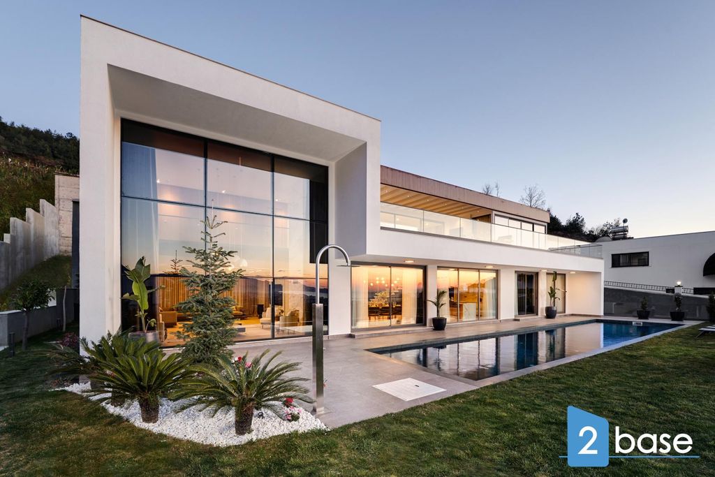 Property photo 1 of 40