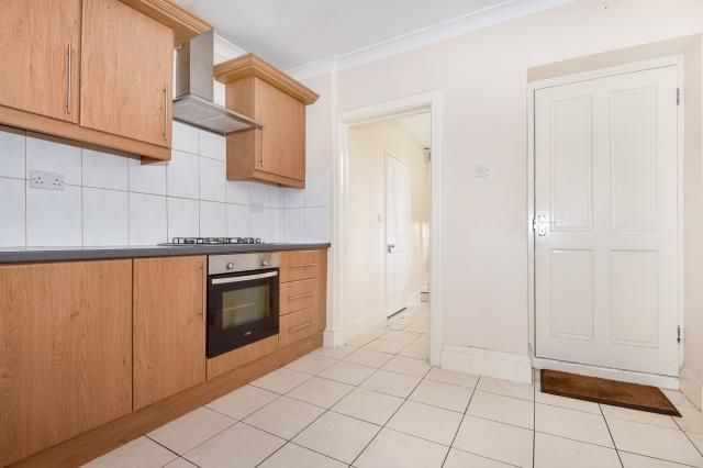 Property photo 3 of 9 Kitchen
