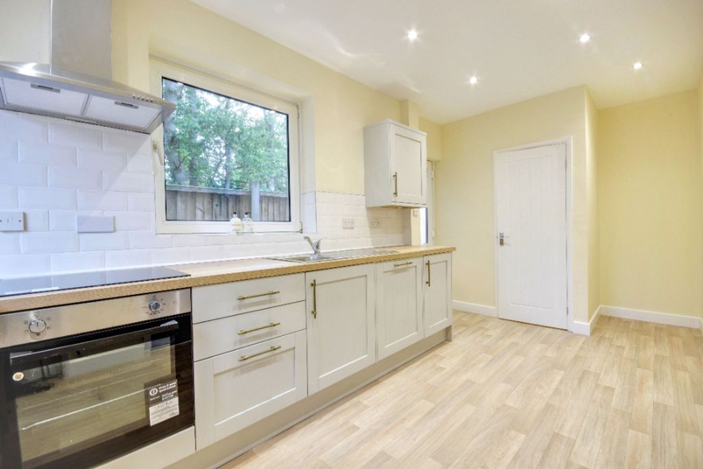 Property photo 3 of 16 Kitchen Diner
