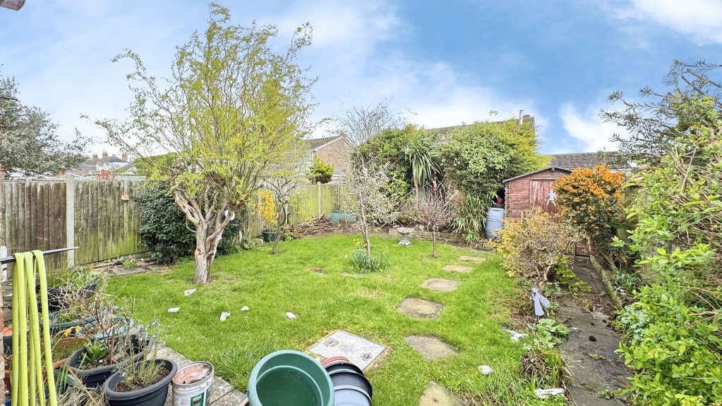 Property photo 2 of 16 Beacon Close