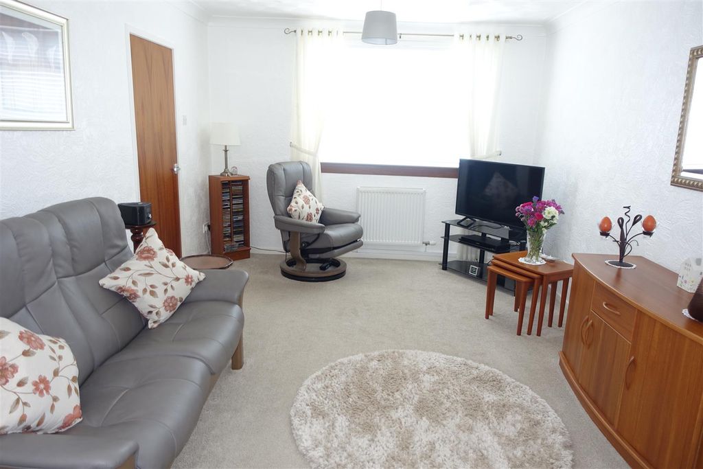 Property photo 2 of 15 Lounge