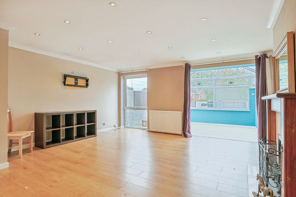 Property photo 3 of 14 Photo