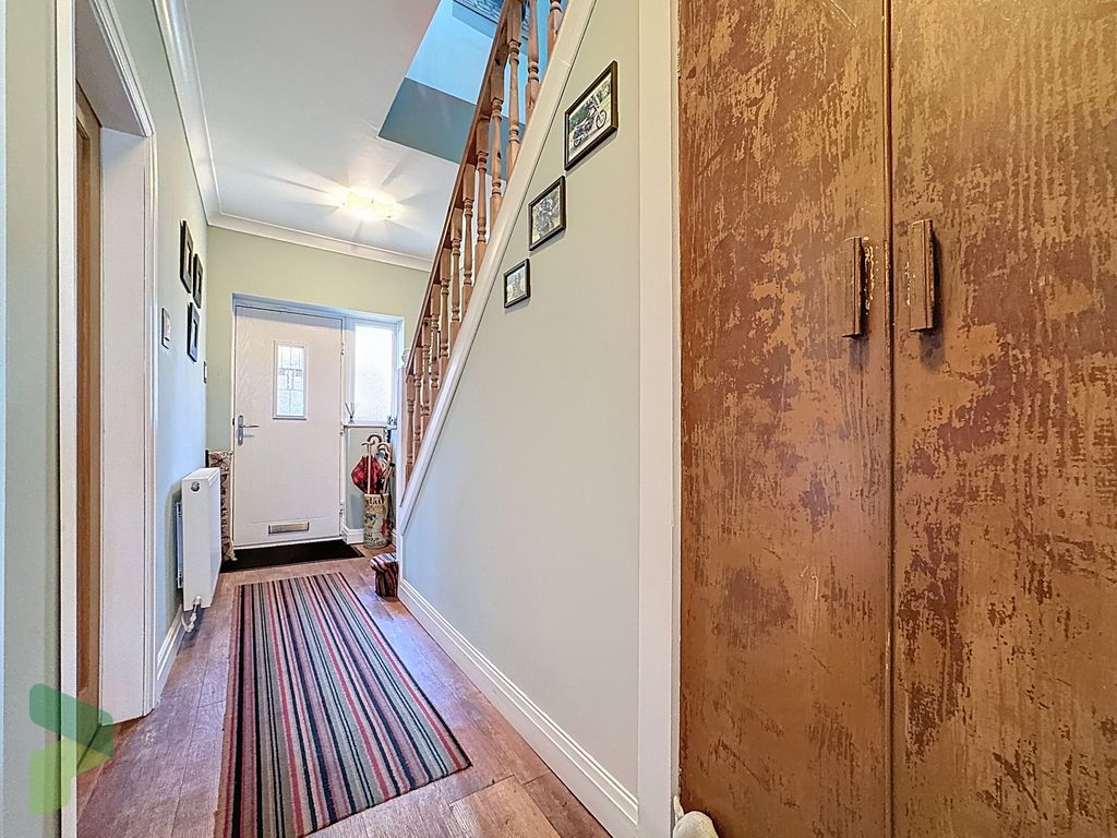 Property photo 3 of 22 Entrance Hall