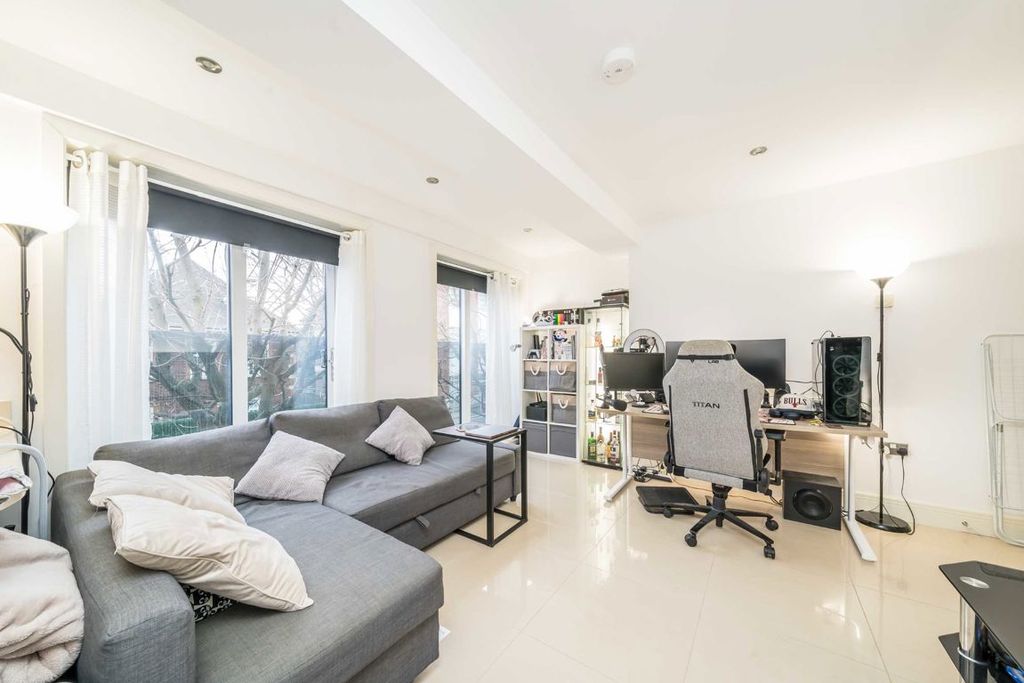 Property photo 2 of 5