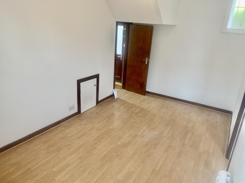 Property photo 3 of 6 Lounge 2