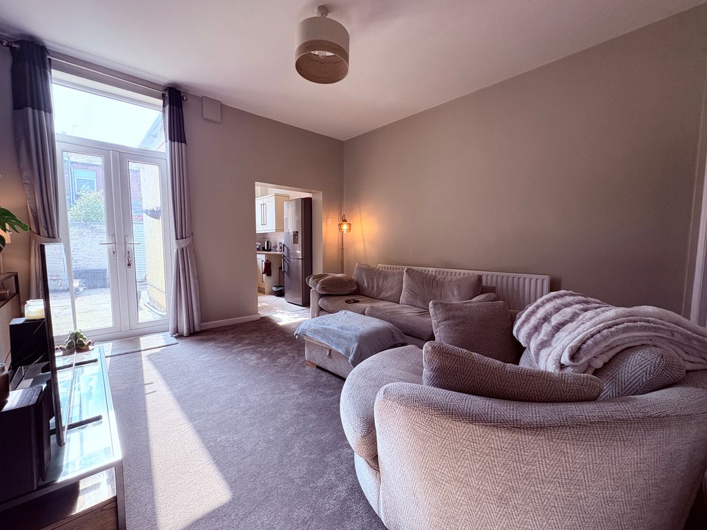 Property photo 2 of 14 Lounge