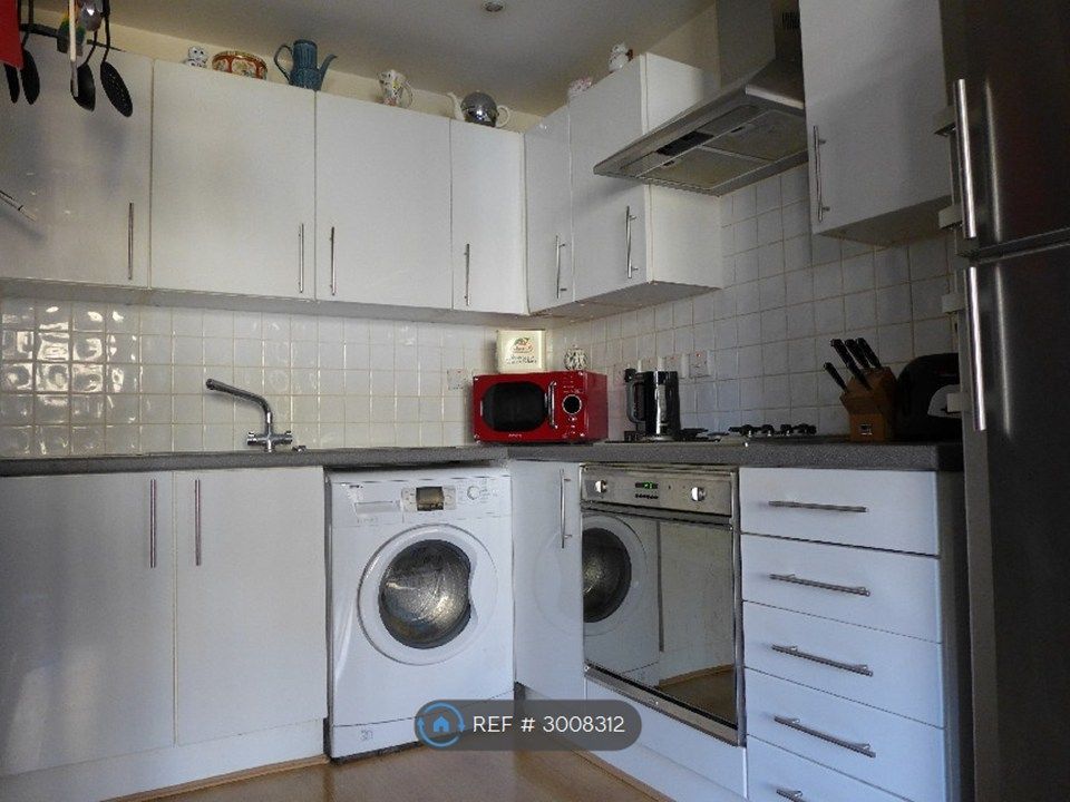 Property photo 3 of 13 Kitchen