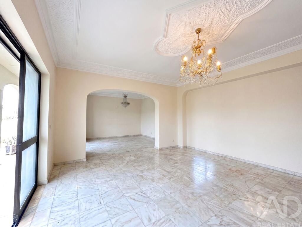 Property photo 2 of 34