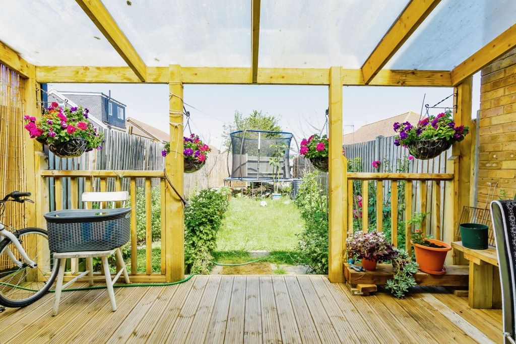 Property photo 3 of 16 Garden